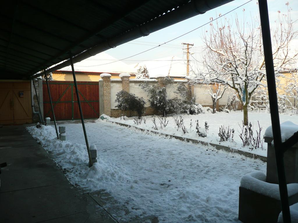 Guest House Tisza Ház Senta Esterno foto